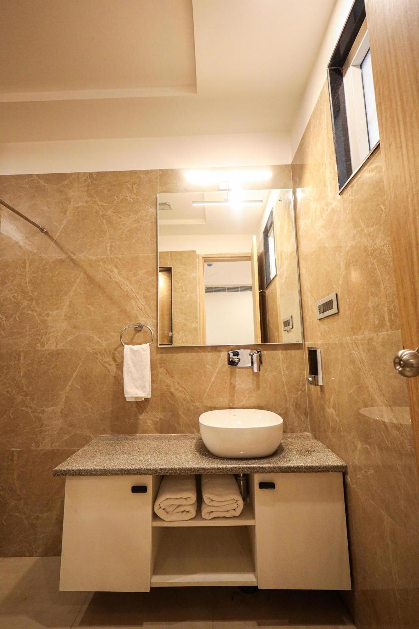 The Royal Legacy Hotel Lucknow Bagian luar foto