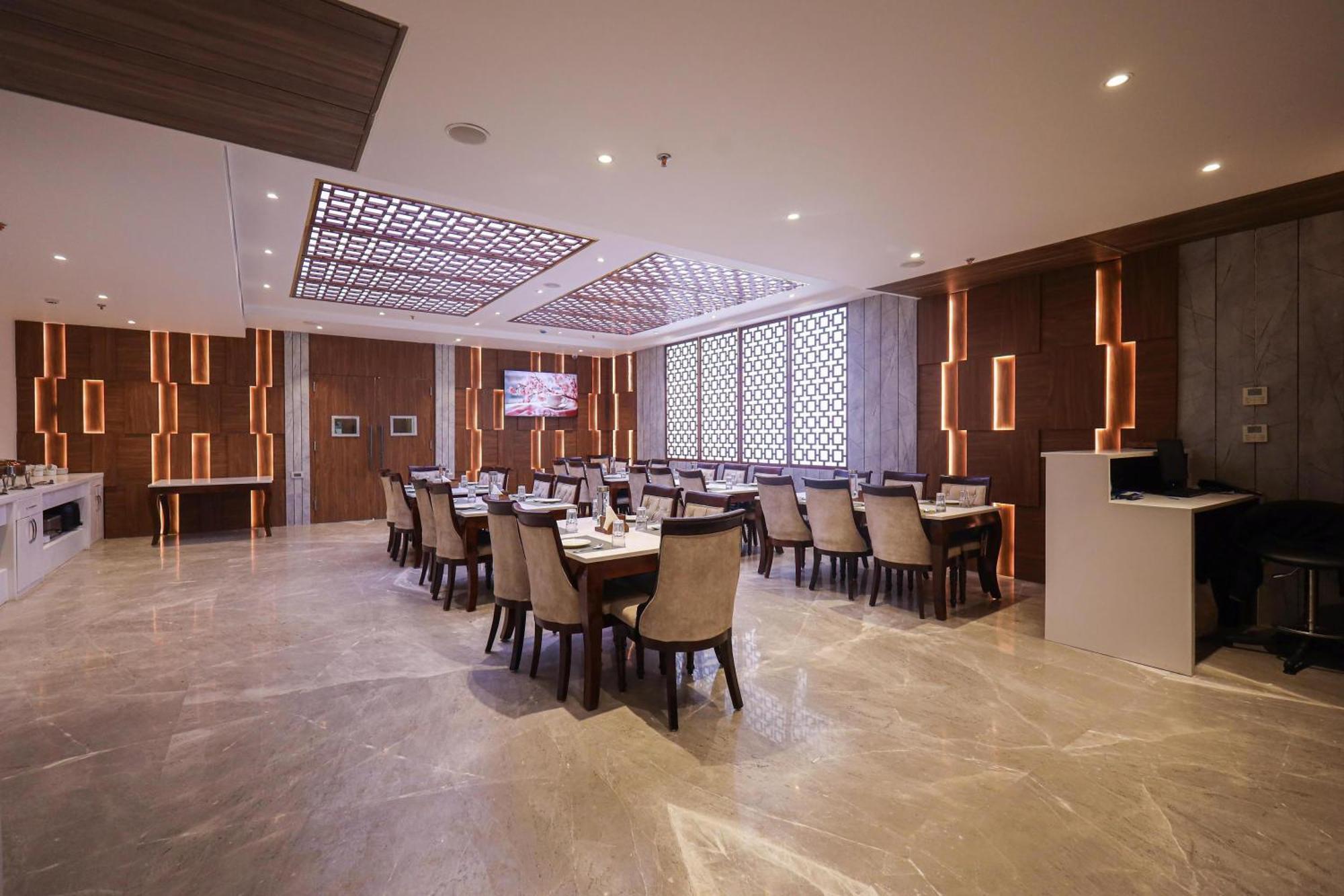 The Royal Legacy Hotel Lucknow Bagian luar foto