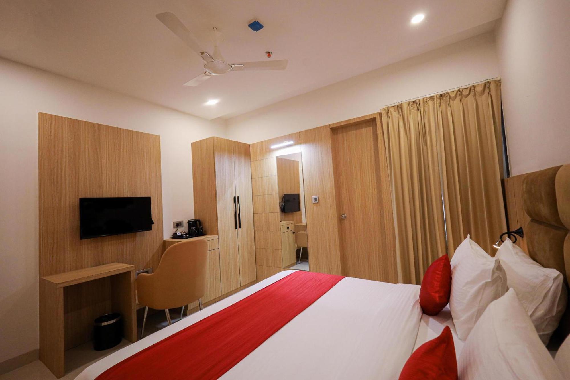 The Royal Legacy Hotel Lucknow Bagian luar foto