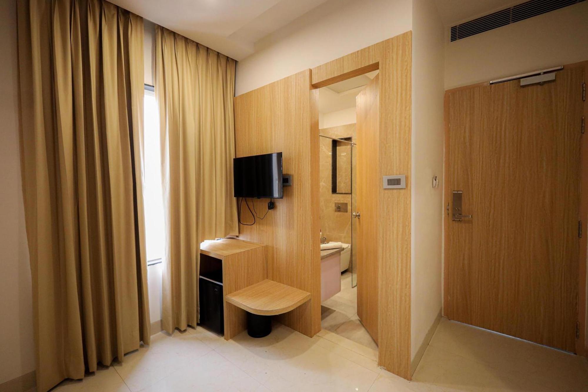 The Royal Legacy Hotel Lucknow Bagian luar foto