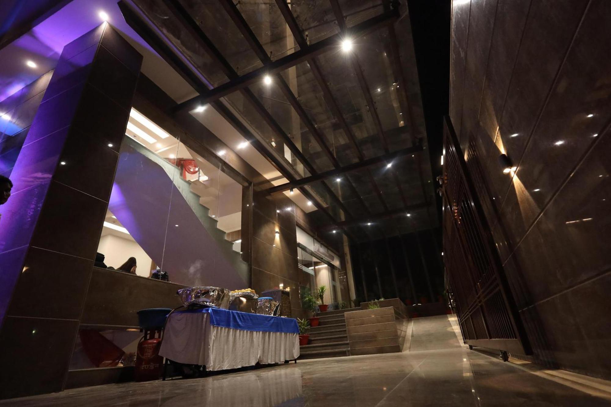 The Royal Legacy Hotel Lucknow Bagian luar foto