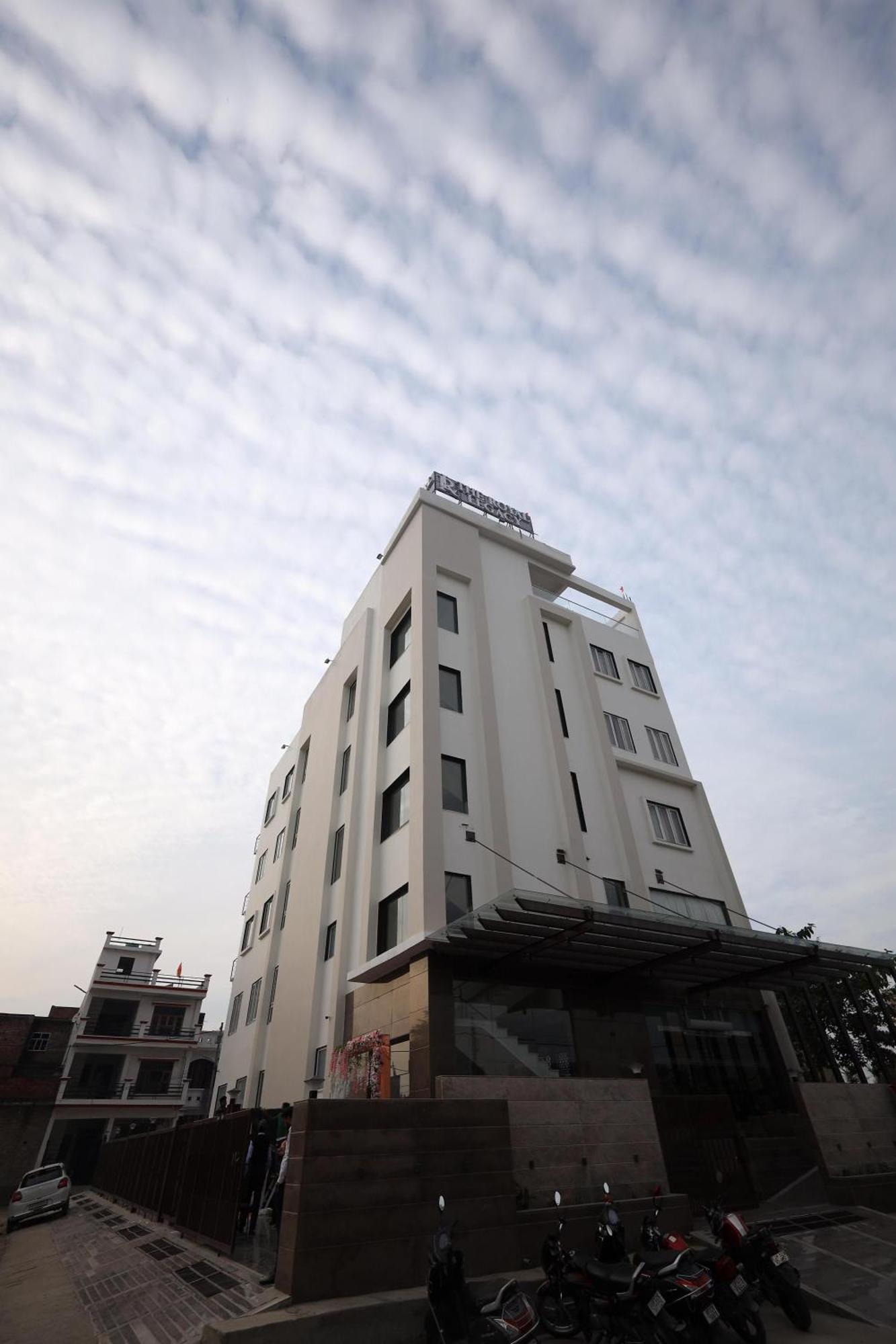 The Royal Legacy Hotel Lucknow Bagian luar foto