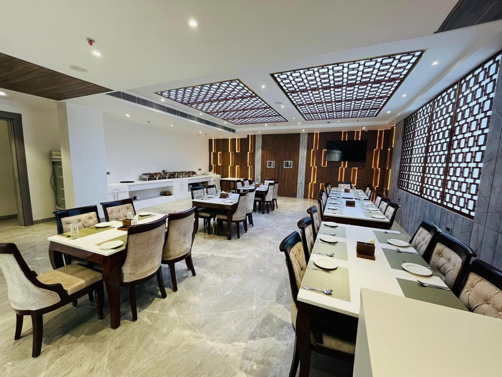 The Royal Legacy Hotel Lucknow Bagian luar foto