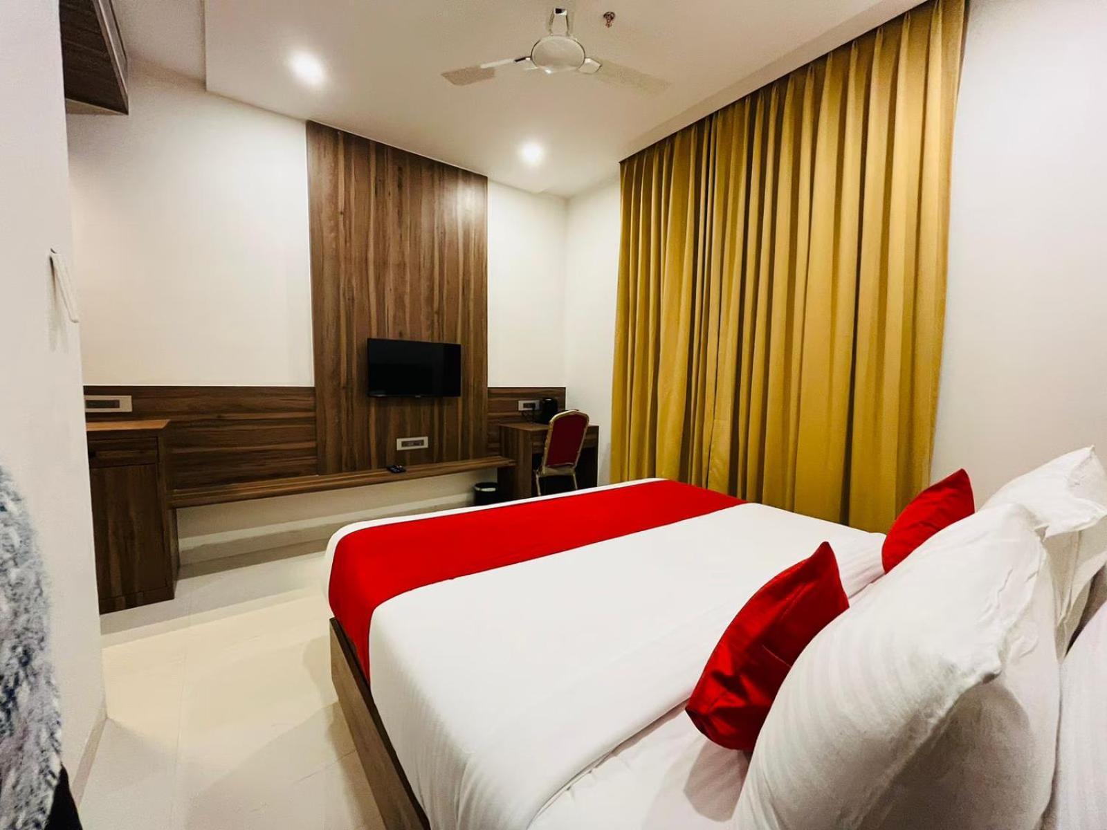 The Royal Legacy Hotel Lucknow Bagian luar foto