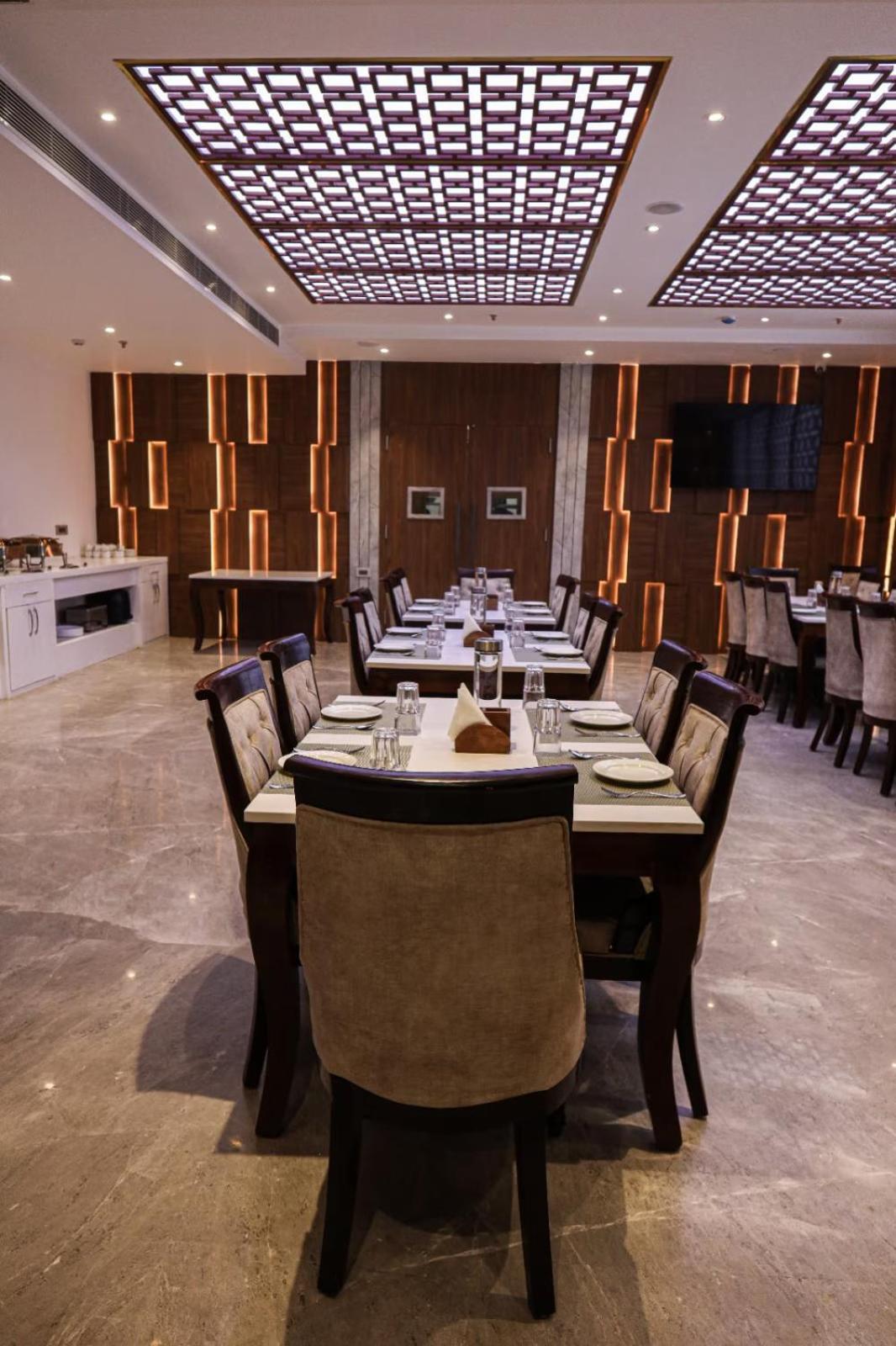 The Royal Legacy Hotel Lucknow Bagian luar foto