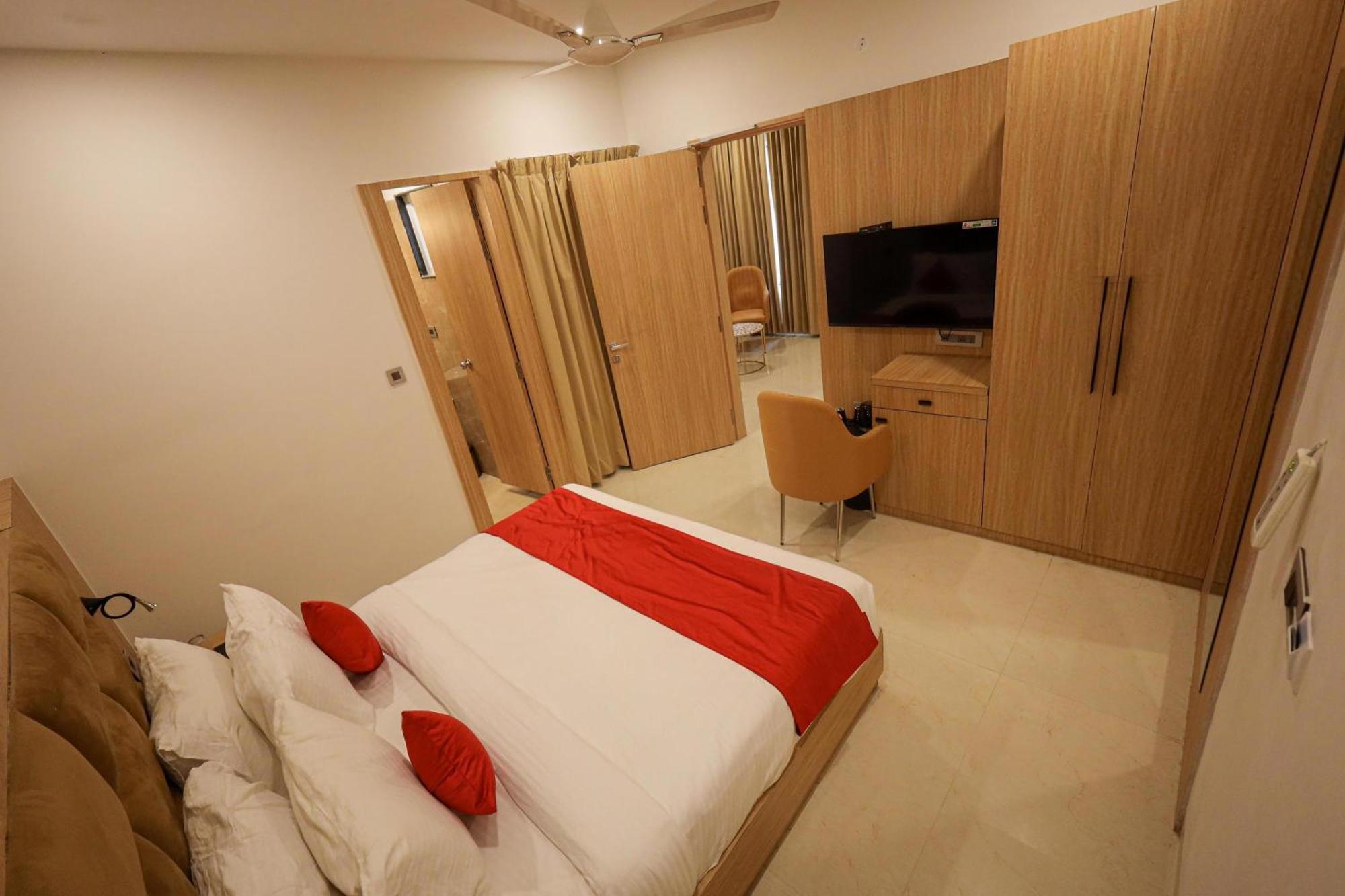 The Royal Legacy Hotel Lucknow Bagian luar foto