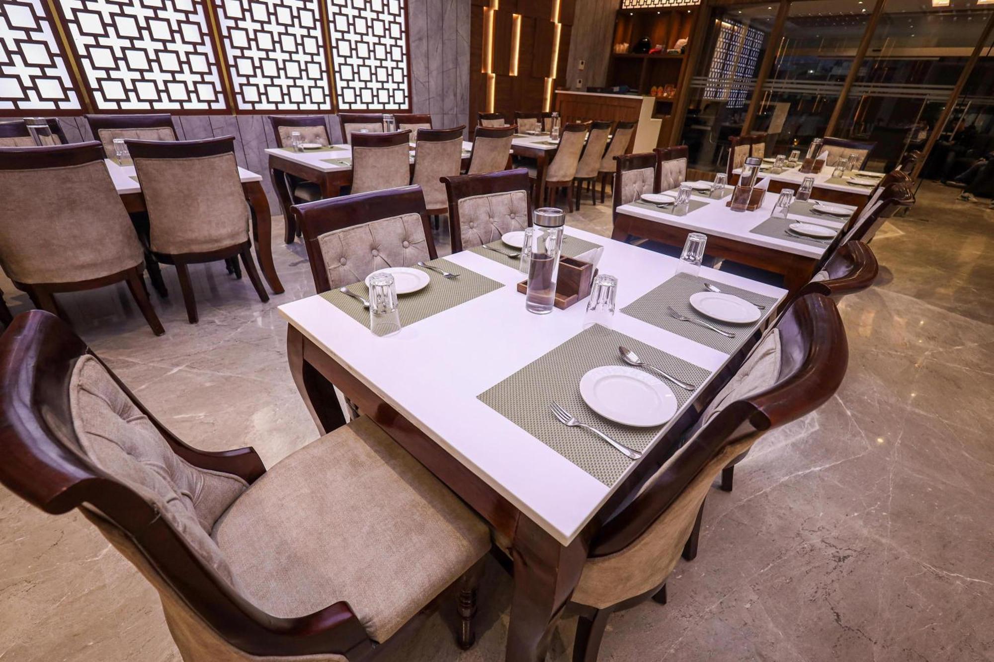 The Royal Legacy Hotel Lucknow Bagian luar foto