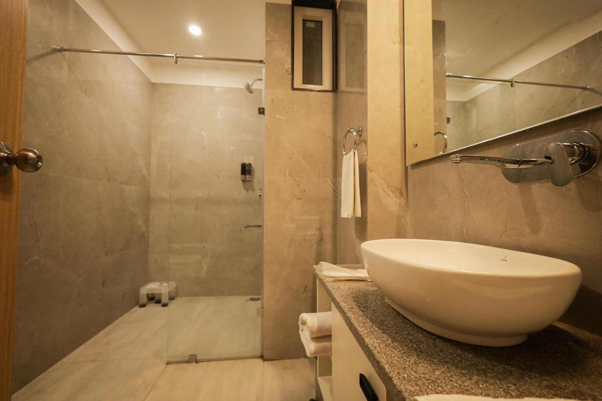 The Royal Legacy Hotel Lucknow Bagian luar foto