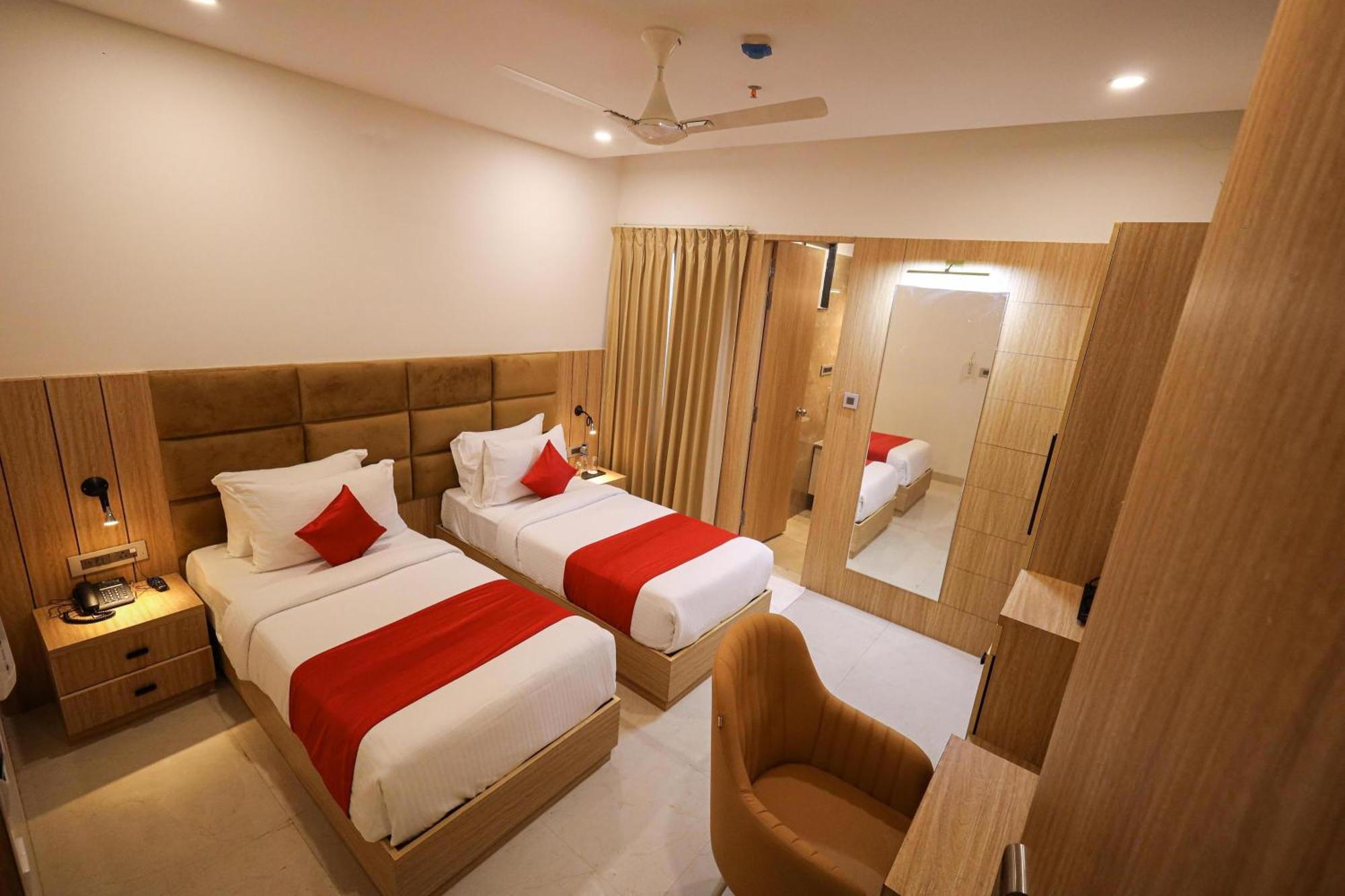The Royal Legacy Hotel Lucknow Bagian luar foto