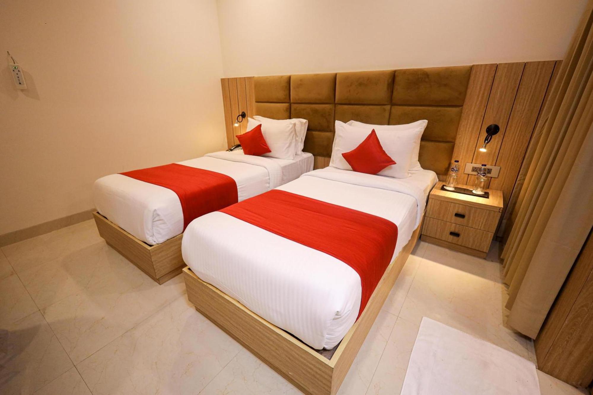 The Royal Legacy Hotel Lucknow Bagian luar foto