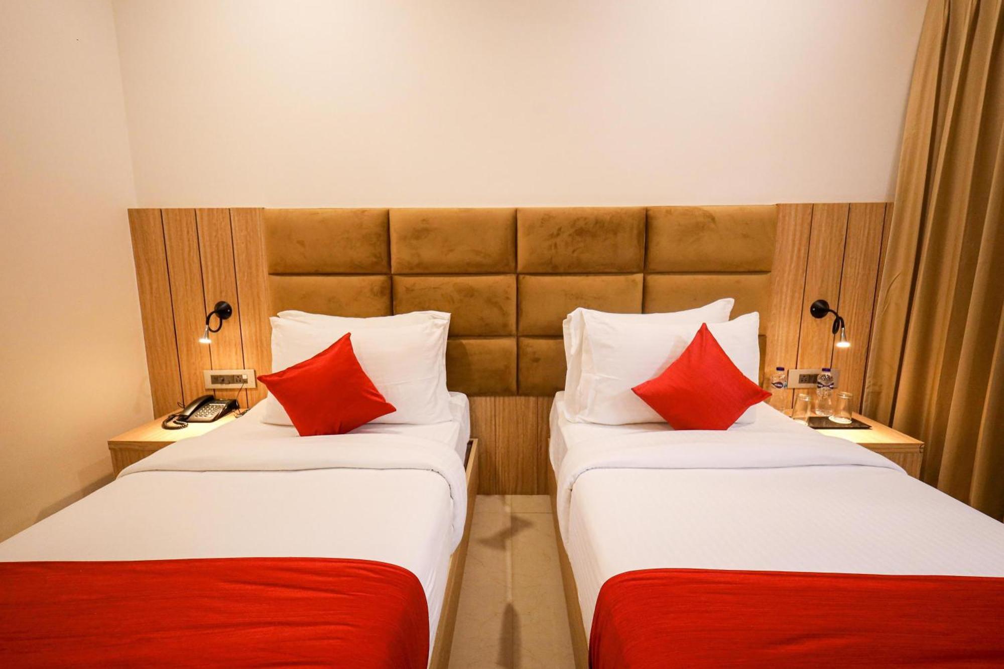 The Royal Legacy Hotel Lucknow Bagian luar foto